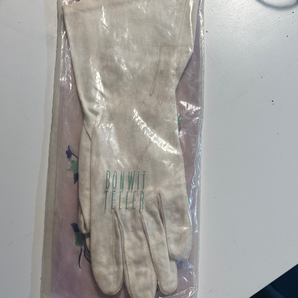 Women's Cream Leather Gloves